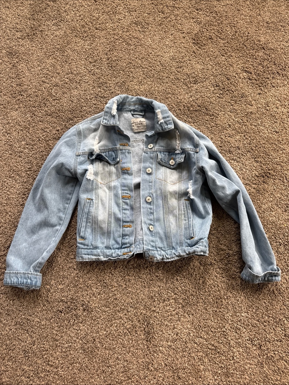 Love Tree Women’s Small but fits Medium Lightwash Distressed Denim Jacket nwot